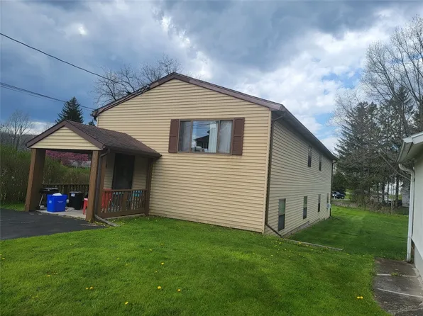 1613 Newell Rd, Endicott, NY 13760