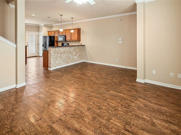 4th image of 305 Holleman Dr E APT 103