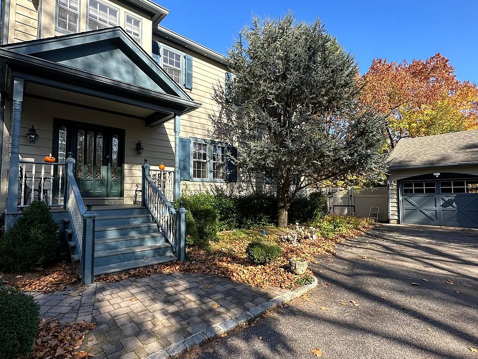 1st image of 90 Hegemans Ln