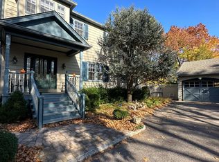 90 Hegemans Ln, Glen Head, NY 11545