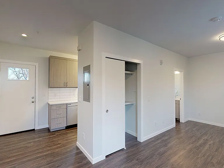 1298 Meade St — Photo 1
