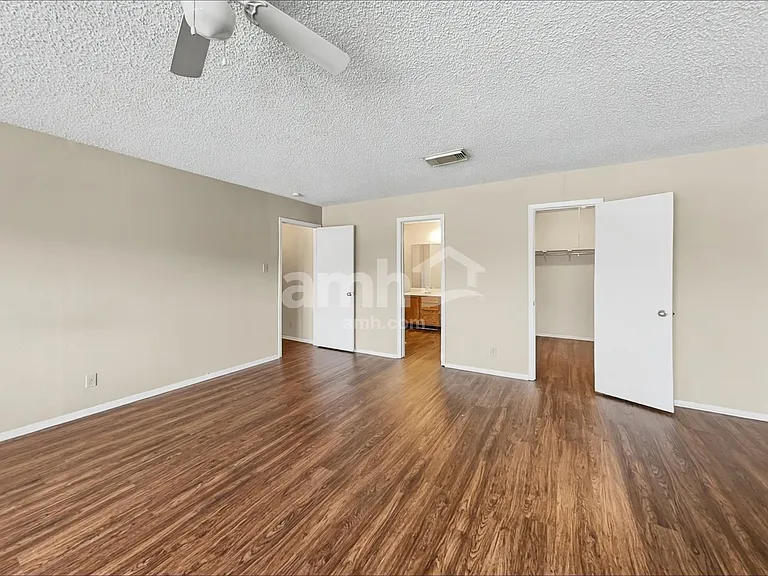 8010 Manderly Pl — Photo 11