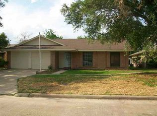 5770 Sunbird Ln, Beaumont, TX 77708