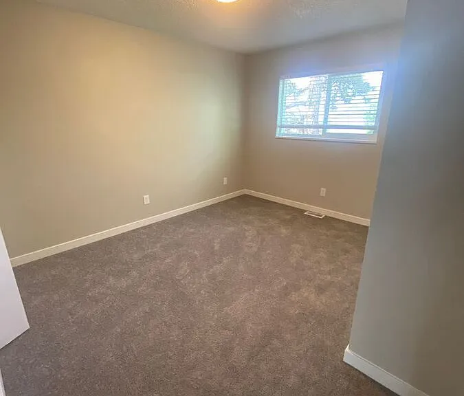 1077 S Moline St — Photo 13