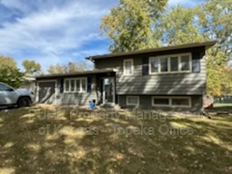 3506 SW Twilight Dr — Photo 1