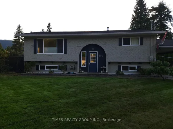 606 Gillis Ave, Sicamous, BC V0E 2V1