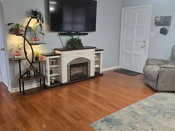 3rd image of 112 Reed Pl