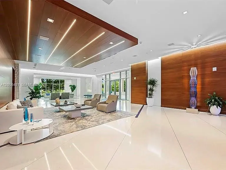 Parque Towers Condo — Photo 4