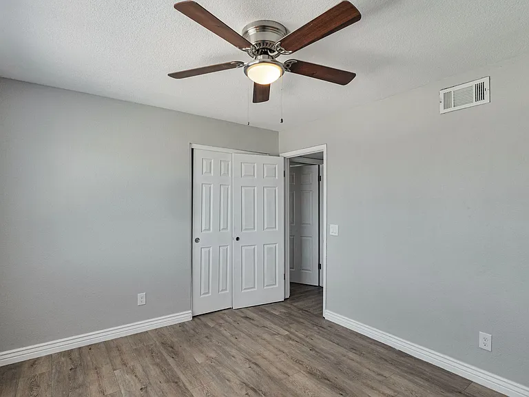 1602 E Weathervane Ln — Photo 11