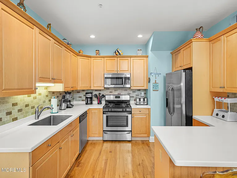 15 Sumner Ave #12 — Photo 16