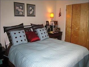 2nd image of 965D Kent Ave #D2