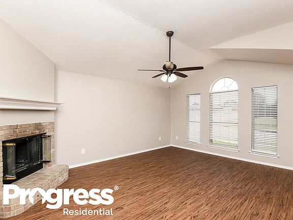 3rd image of 415 Faircrest Dr