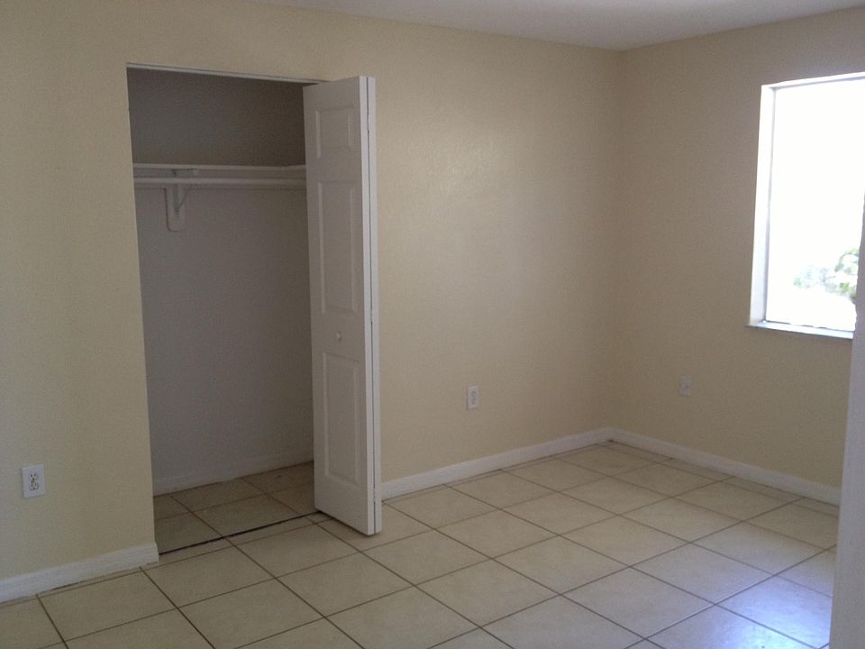 1st image of 464 NW 179th St