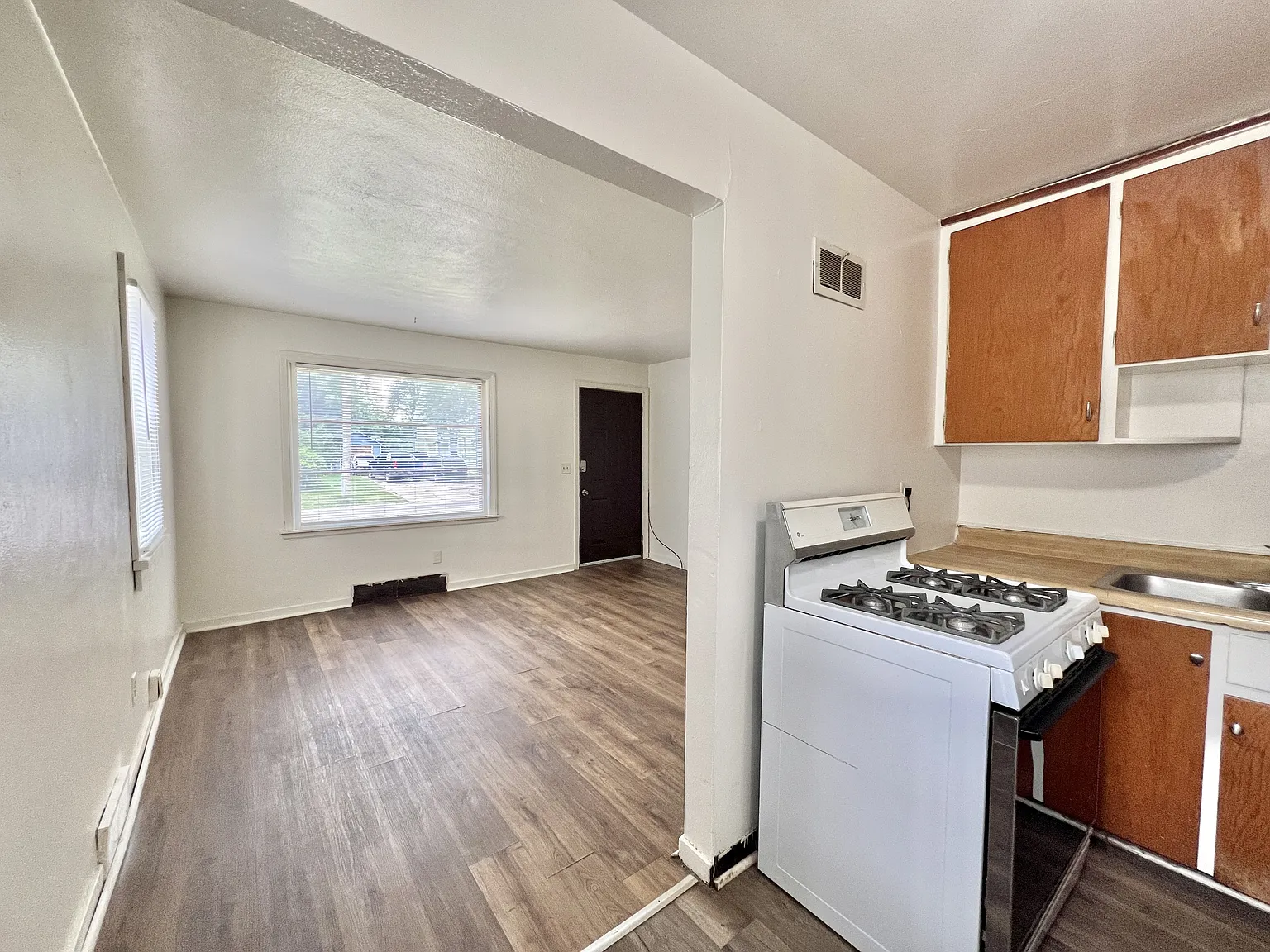 924 Copeland Avenue - 1 — Photo 3