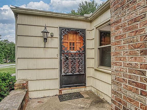 3rd image of 6602 Willow Ave