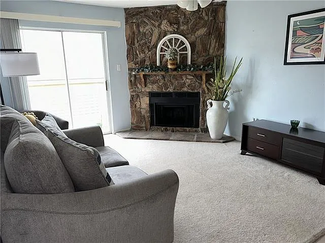 1 bed, 1.0 bath, 743 sqft, $1,500 — Photo 3
