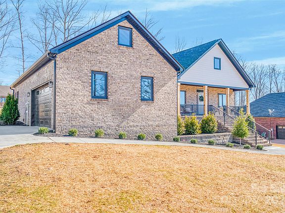 3rd image of 1509 Avalon Oaks Ct
