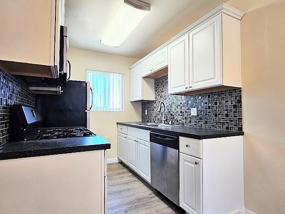 4th image of 4390 Temecula St APT 14