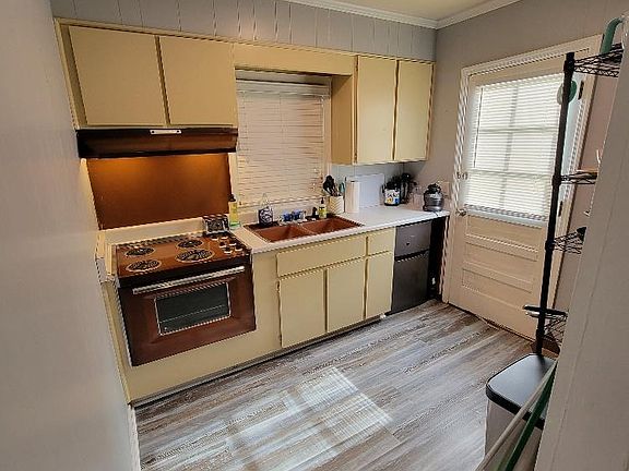 2nd image of 349 Savannah Ave #B