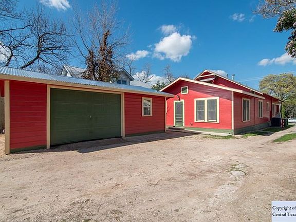4th image of 496 Comal Ave