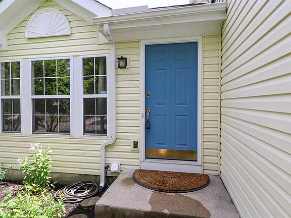 3rd image of 9772 Flagstone Way