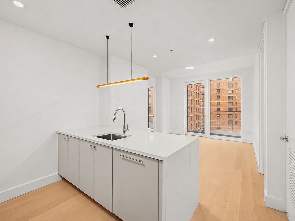 1st image of 250 W 49th St #3601
