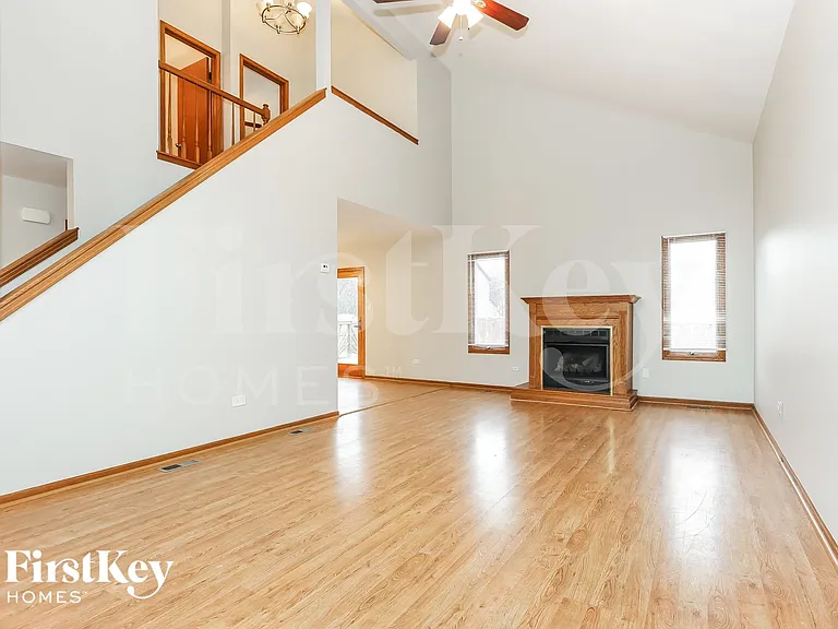 1119 Karen Dr — Photo 3