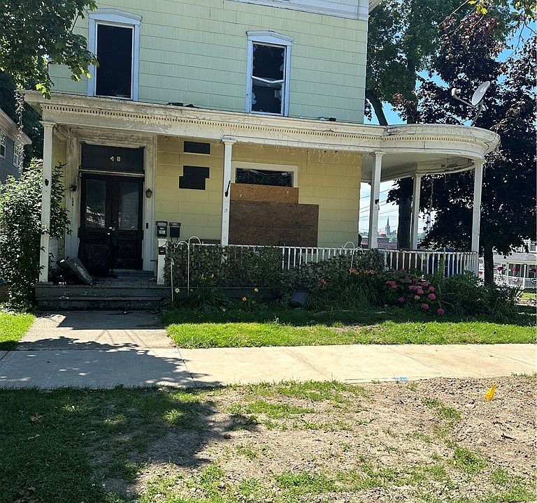 1st image of 148 E 2nd St