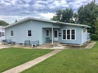 1614 W 4th St #A, Cedar Falls, IA 50613