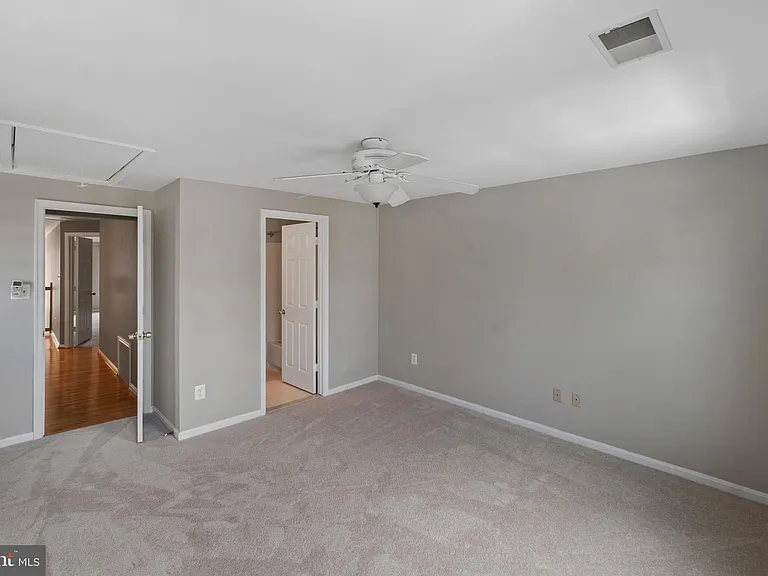 21163 Crocus Ter — Photo 15