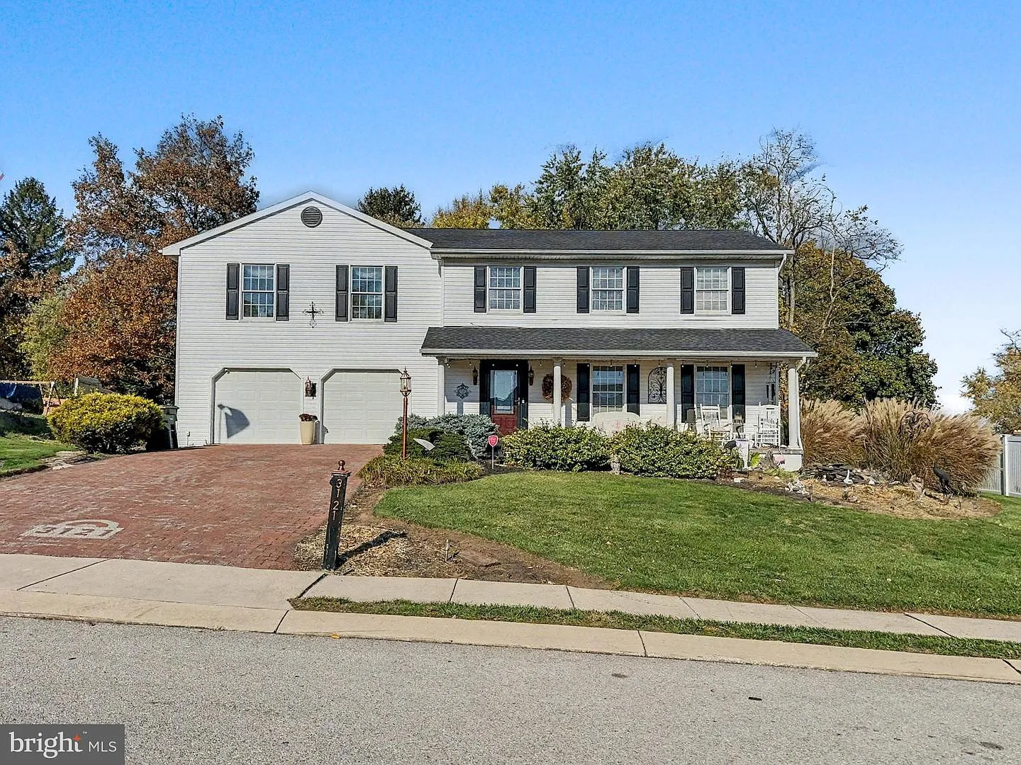 3121 Pineview Dr photo 1