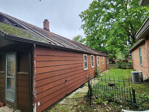 5th image of 390 Church St