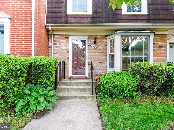 3rd image of 523 Bay Dale Ct