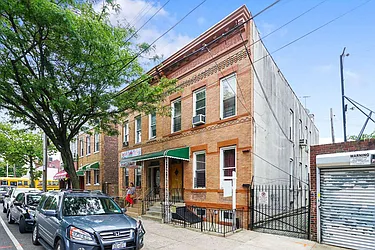 386 Woodward Avenue  image 1 of 29