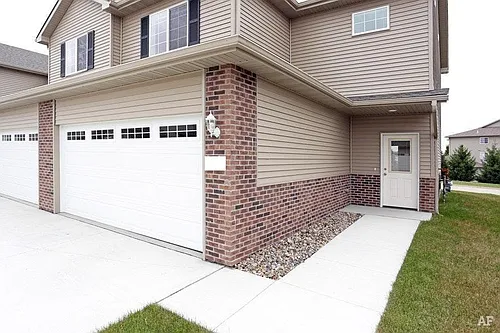 808 SE 10th Ln Photo 1