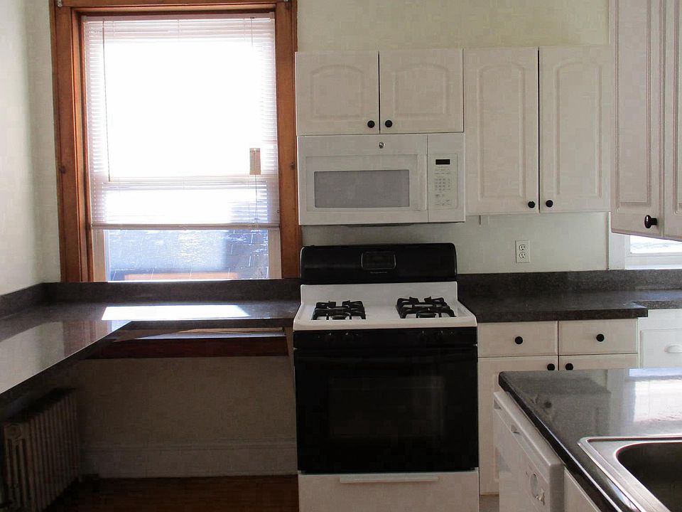1st image of 3655 N Marshfield Ave APT 1
