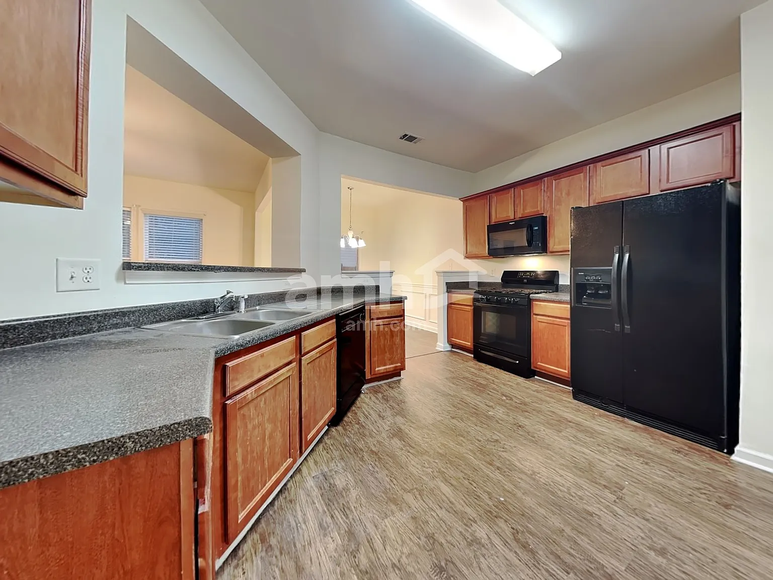 3 bed, 2.5 bath, 1981 sqft, $2,055 — Photo 4