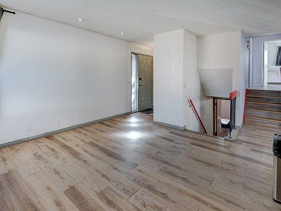 4th image of 31 W Castledale Way NE