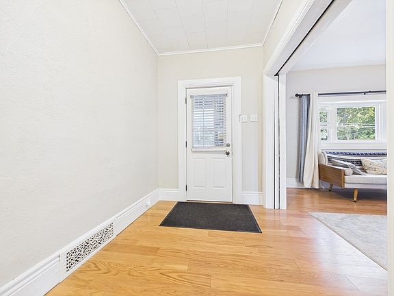 3rd image of 1872 Greenleaf St