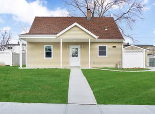 15 Penny Ln, Levittown, NY 11756