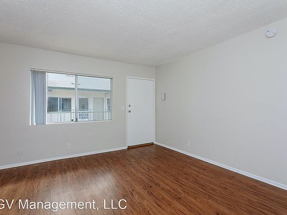 5th image of 11520 Menlo Ave APT 16