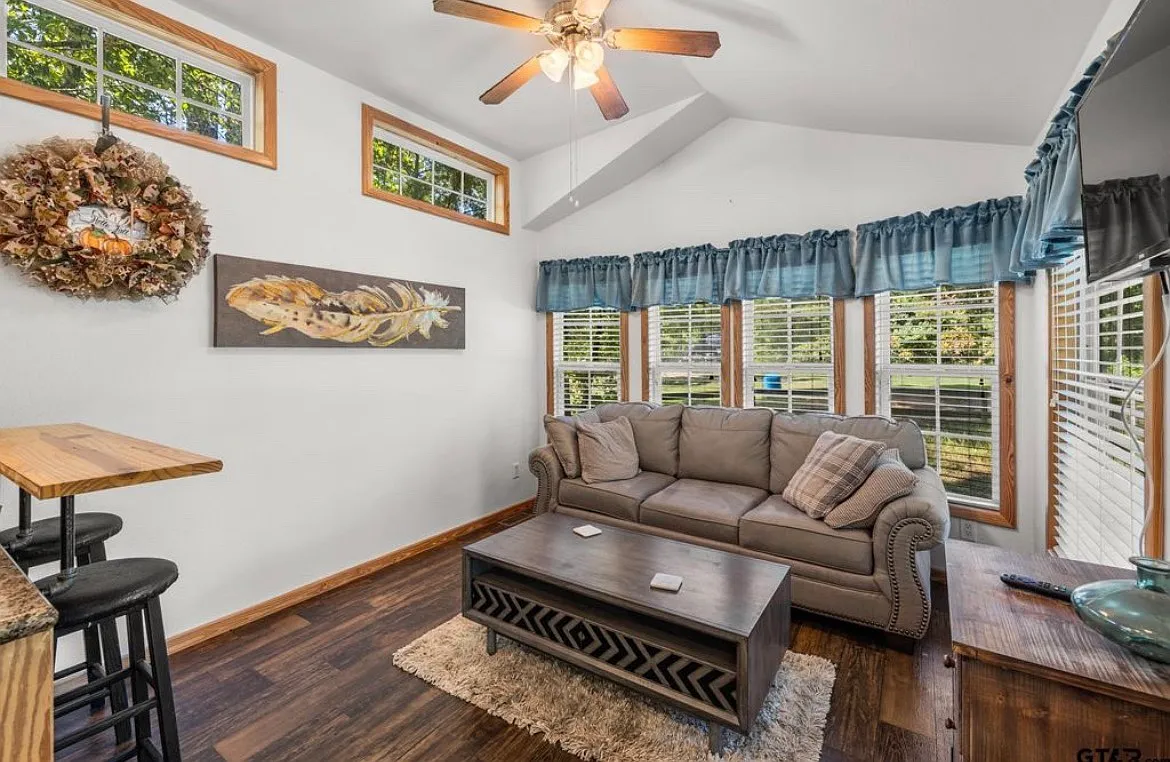 1 bed, 399 sqft, $1,500 — Photo 4
