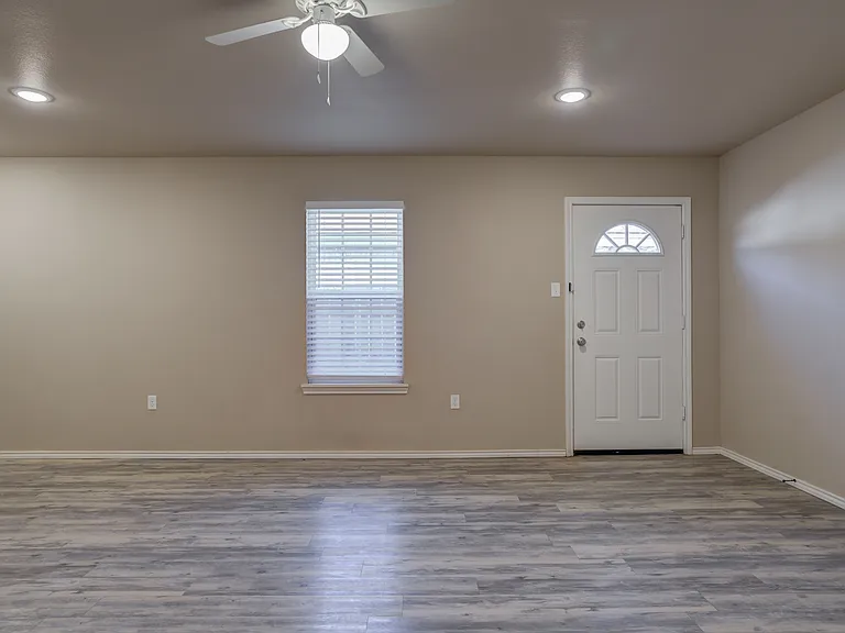 1009 Preston Trl #B — Photo 9