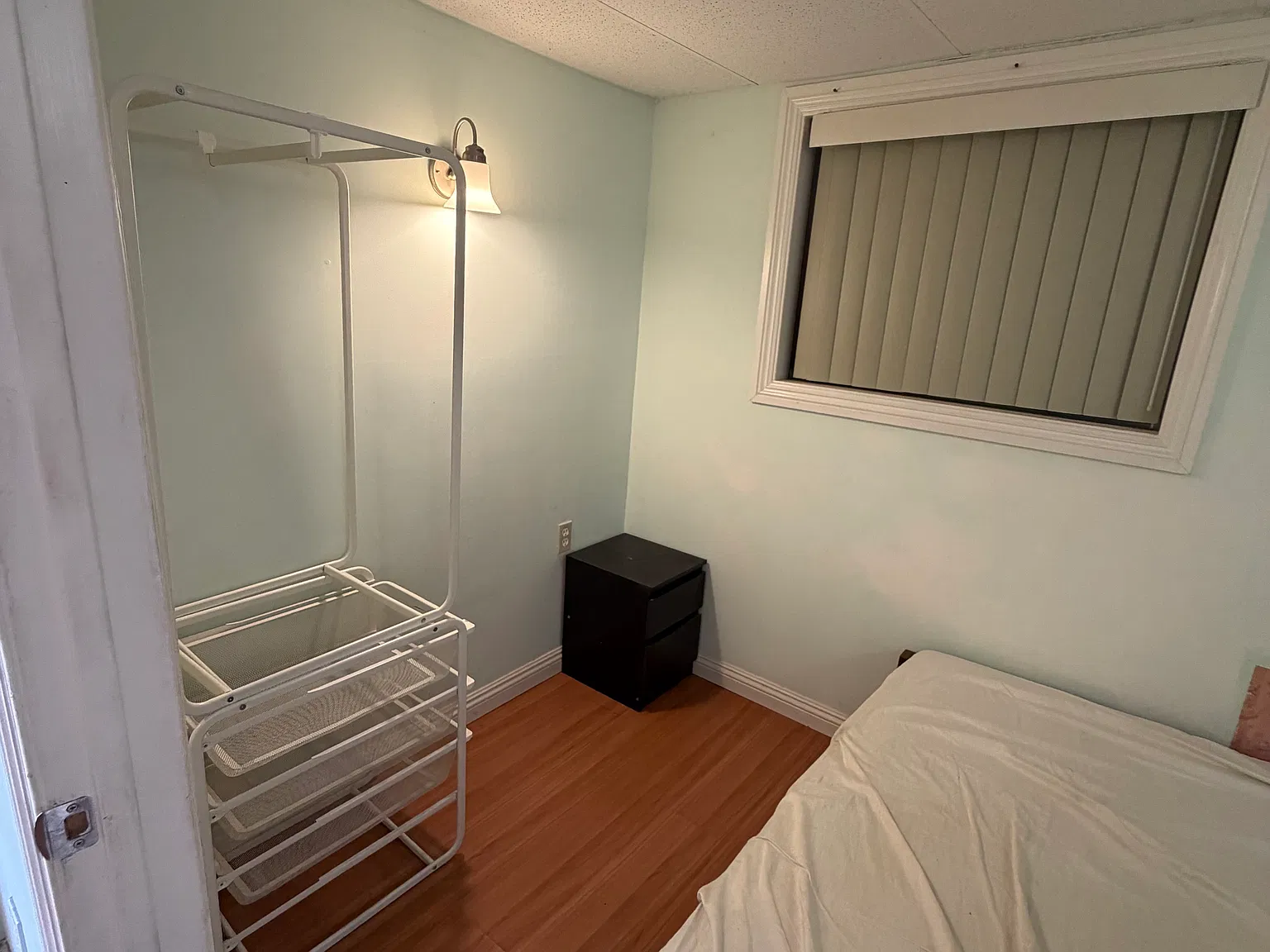 2 bed, 350 sqft, $1,350 — Photo 3