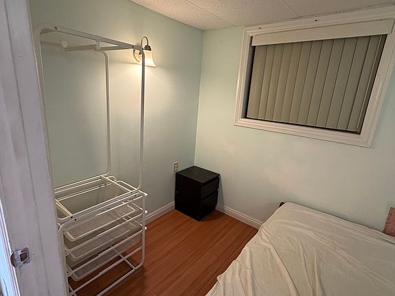 3rd image of 1320 W Harding Ave