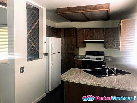 3rd image of 2035 S Elm St Unit 207