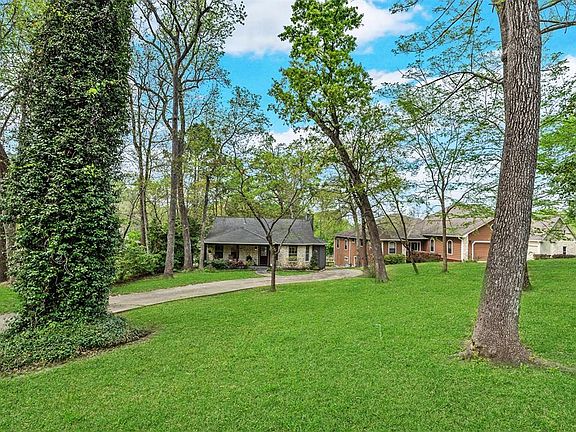 3rd image of 27 Lake Oaks Blvd
