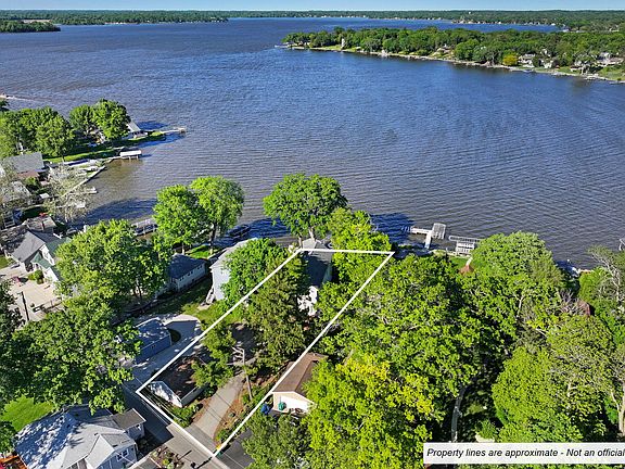 3rd image of 9 Lakeside Ln