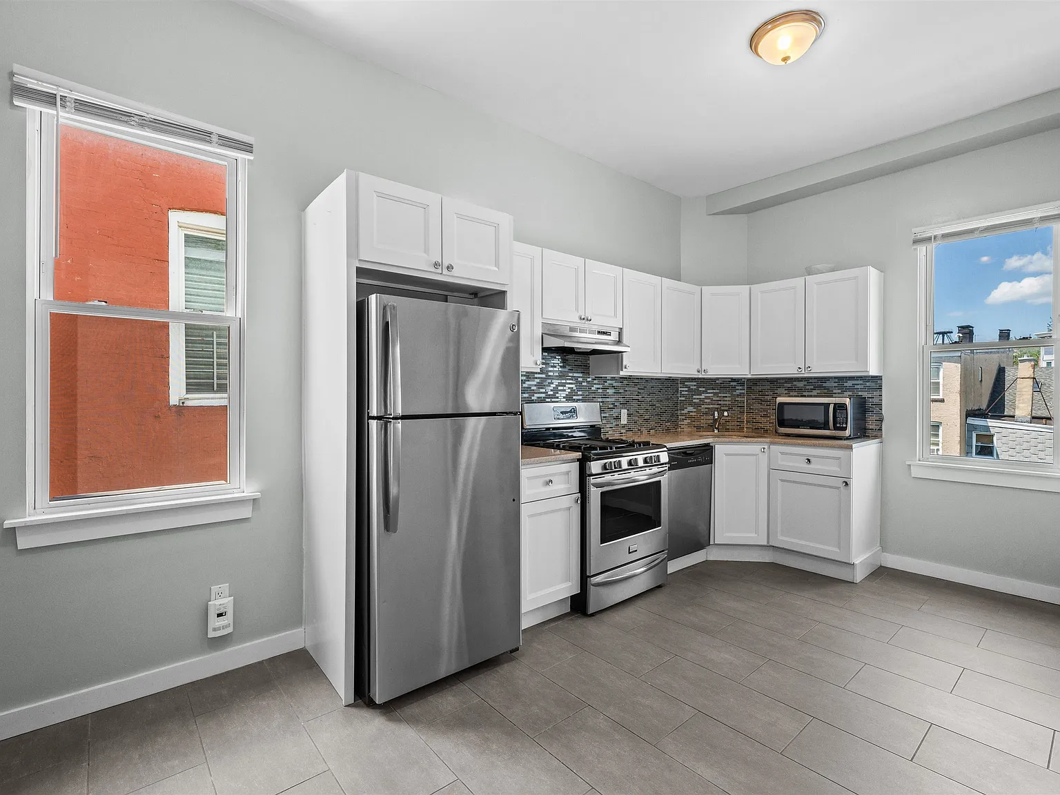 2 bed, 2.0 bath, 1000 sqft, $3,600 — Photo 2