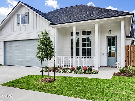 2nd image of 215 Jagged Grove Ln